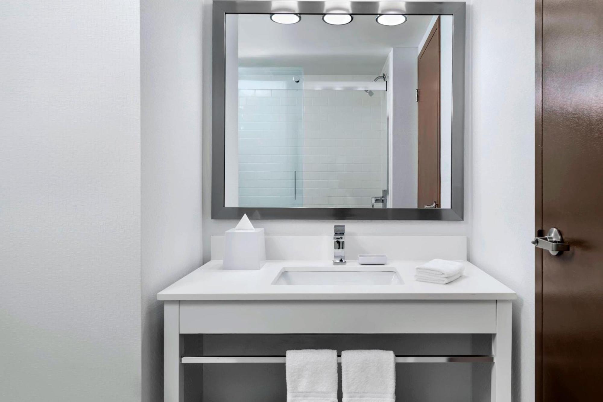 Four Points By Sheraton باري المظهر الخارجي الصورة